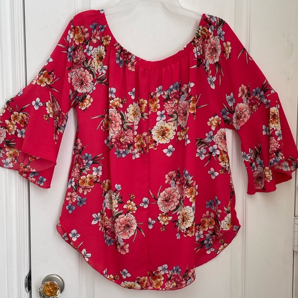 FIRST LOVE FLORAL TOP. HOT PINK FLOWY, BOHO, HAWAIIAN TOP. LIKE NEW! - Picture 7 of 12